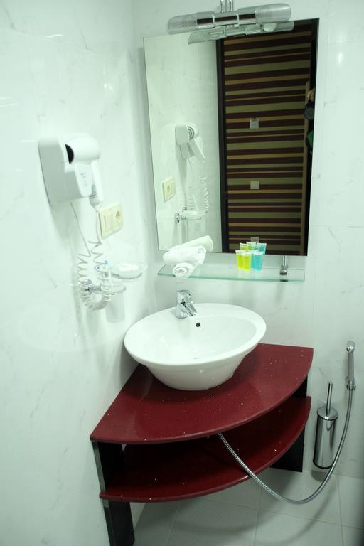 Hotel Vanilla Batoumi Extérieur photo